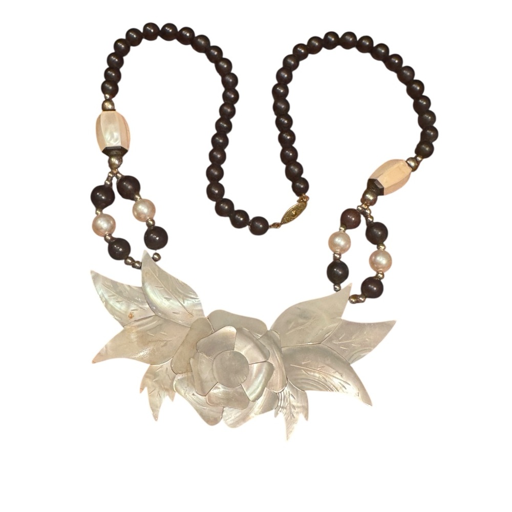 Elegant Vintage MOP Mother of Pearl Floral Necklace 1980s